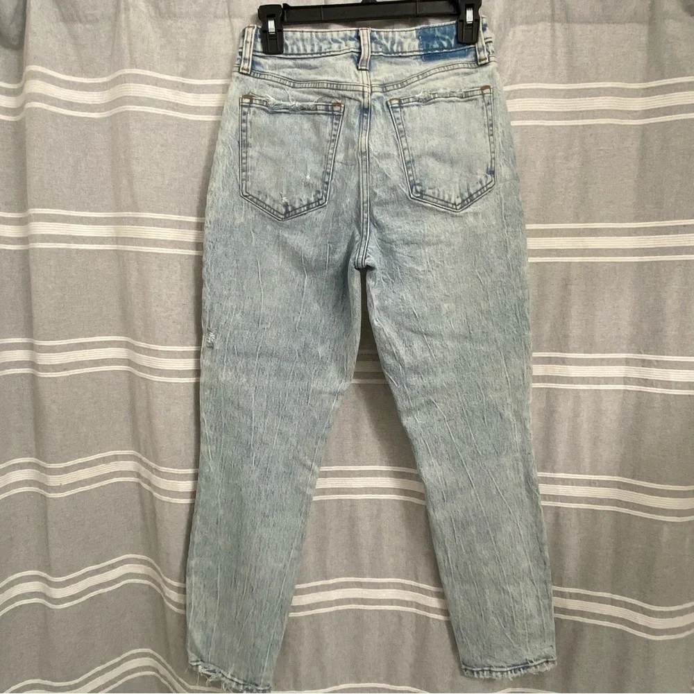 ABERCROMBIE & FITCH / Curve Love High Rise Mom Jean Acid Washed Size 27/4R